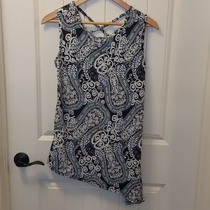 Sleeveless shirt
